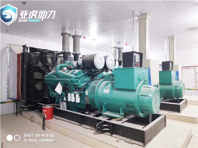 2台800KW重庆康明斯柴油发电机组劲拓科技中心